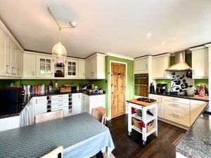 Dining Kitchen- click for photo gallery